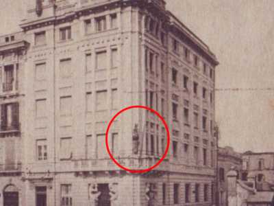 un tempo affissa sul prospetto angolare al primo piano del sontuoso palazzo: l� dove � possibile intravederla impressa su vecchie fotografie.